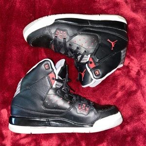 JORDANS BLACK/RED SIZE-8.5